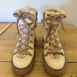 Women's Cream Sherpa-Lined Lace-Up Winter Boots